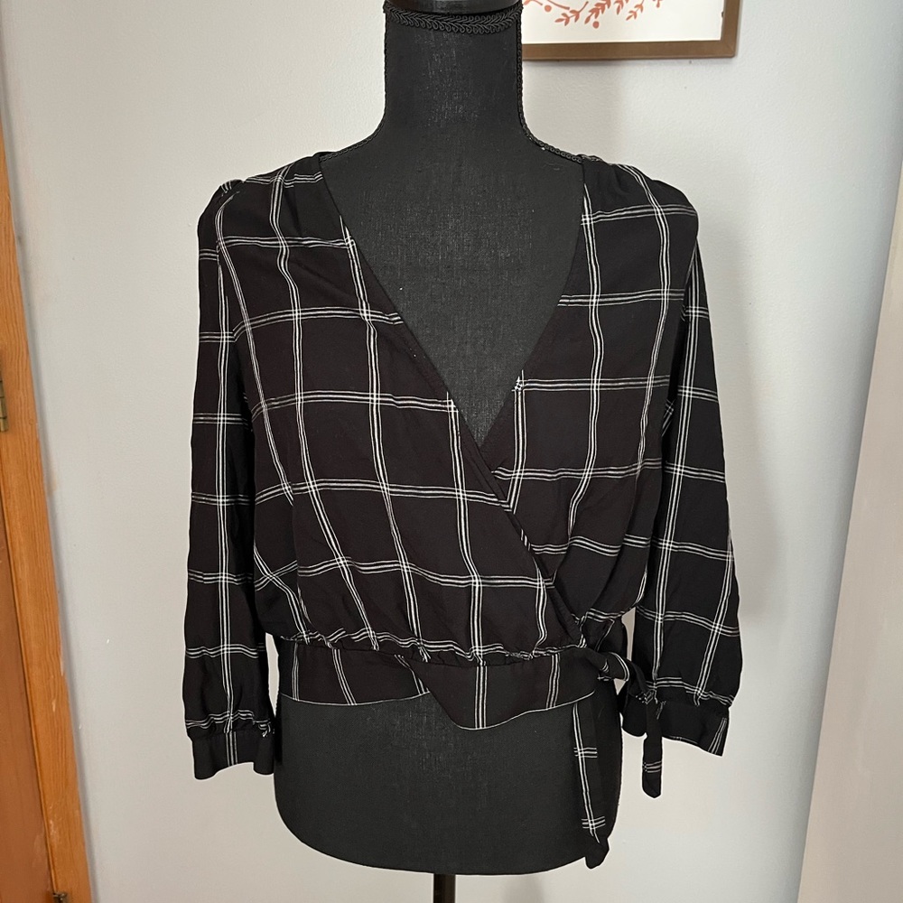 •MADEWELL• Black Wrap Top‎ in Windowpane